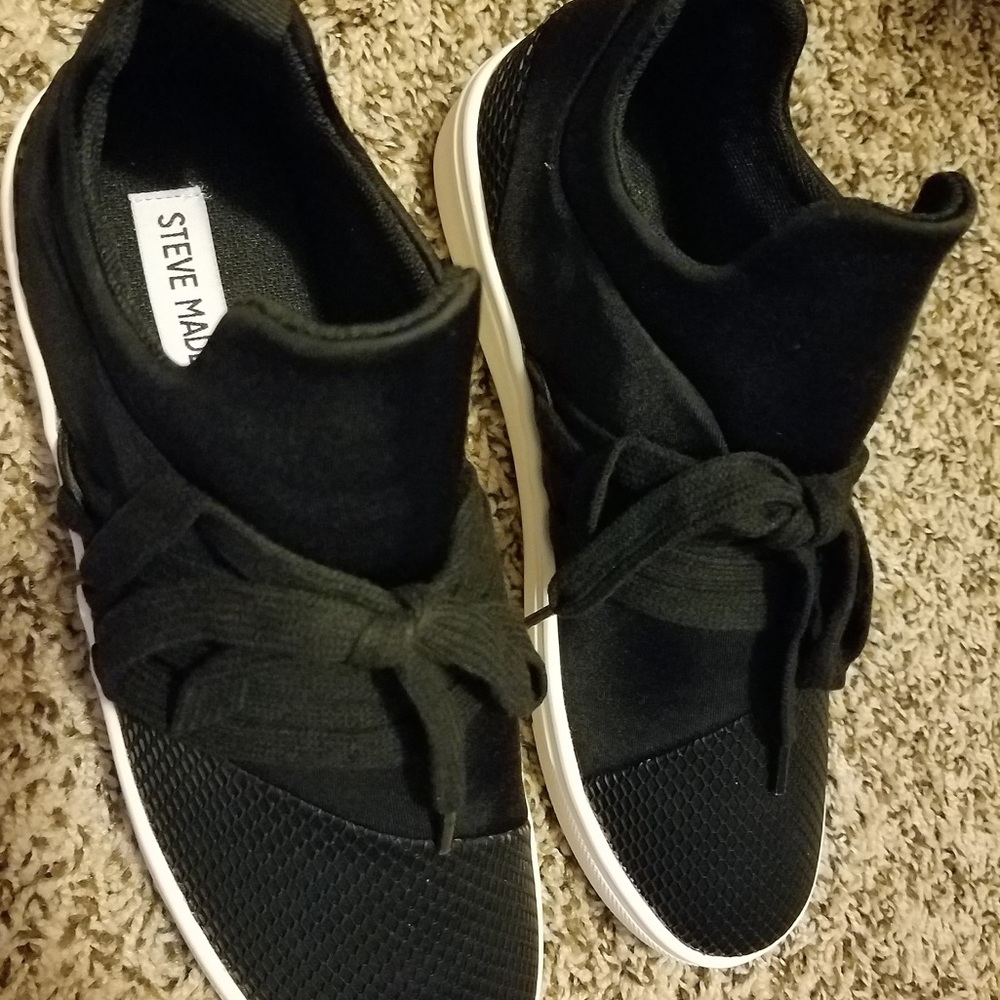 Steve Madden Women Lancer lace up sneakers